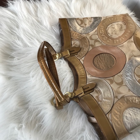 Coach Carly Signature Patchwork Tote. - Picture 15 of 16